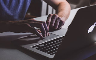 爱游戏网址登录-摩洛哥队在巴黎奥运会男足比赛中展现出高效的传球配合，摩洛哥足球队主力