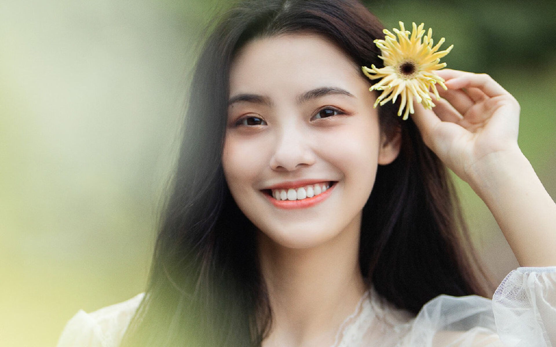 自由式滑雪项目被纳入冬季学校课程,自由式滑雪被列入比赛项目