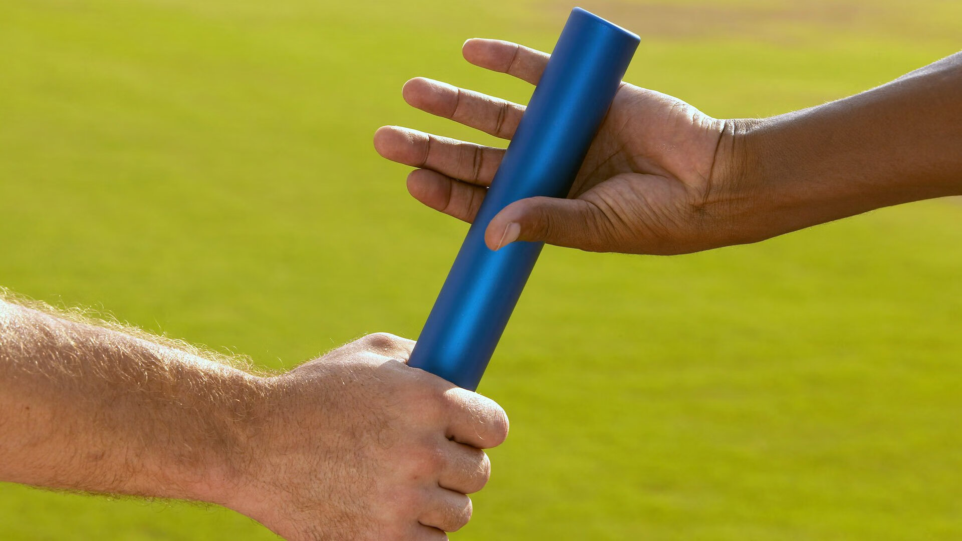 _雪地摩托极限赛：冰天雪地中的速度狂欢_，雪地摩托好玩吗