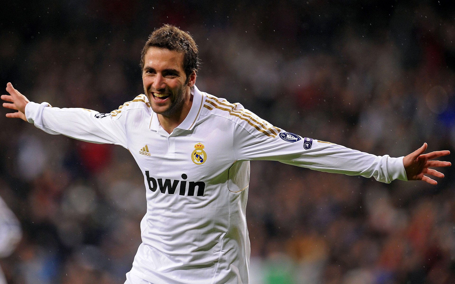 “足球+科技”新模式推动比赛更智能、更精彩,足球高科技